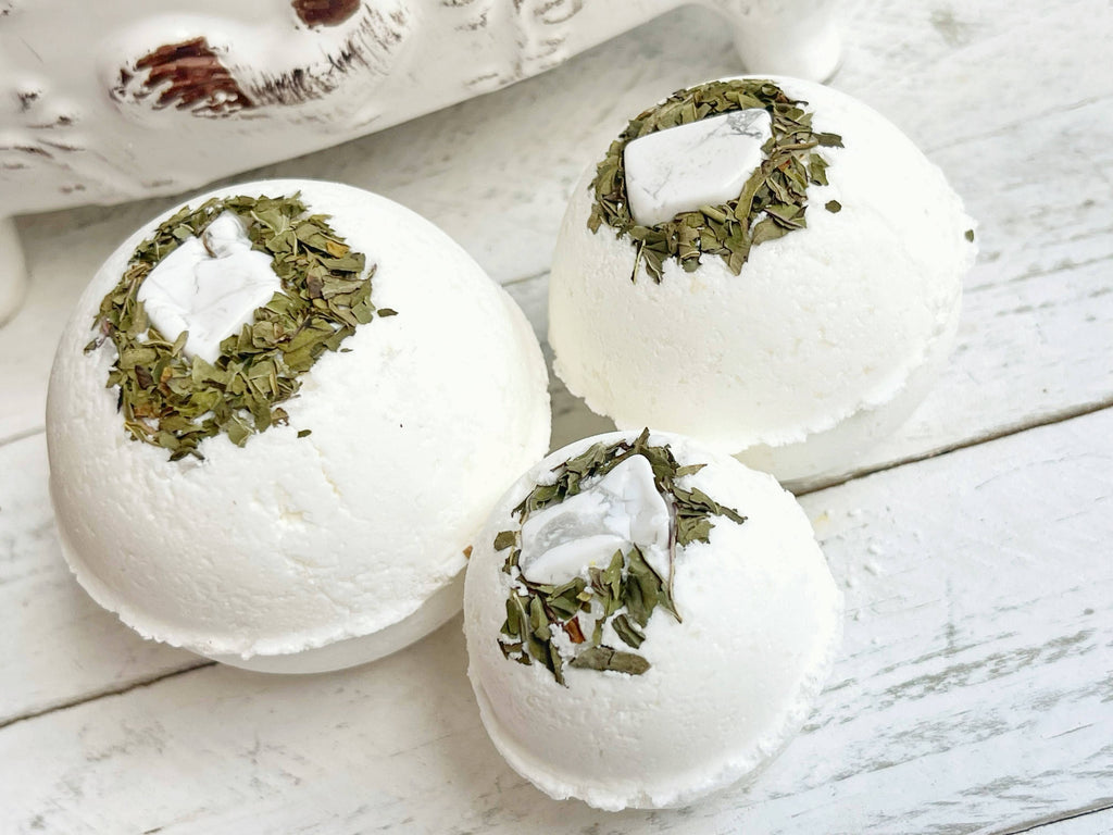 Mini Howlite & Peppermint Bath Bomb with Hemp Seed Oil | Handmade Dye-Free Bath Fizzy