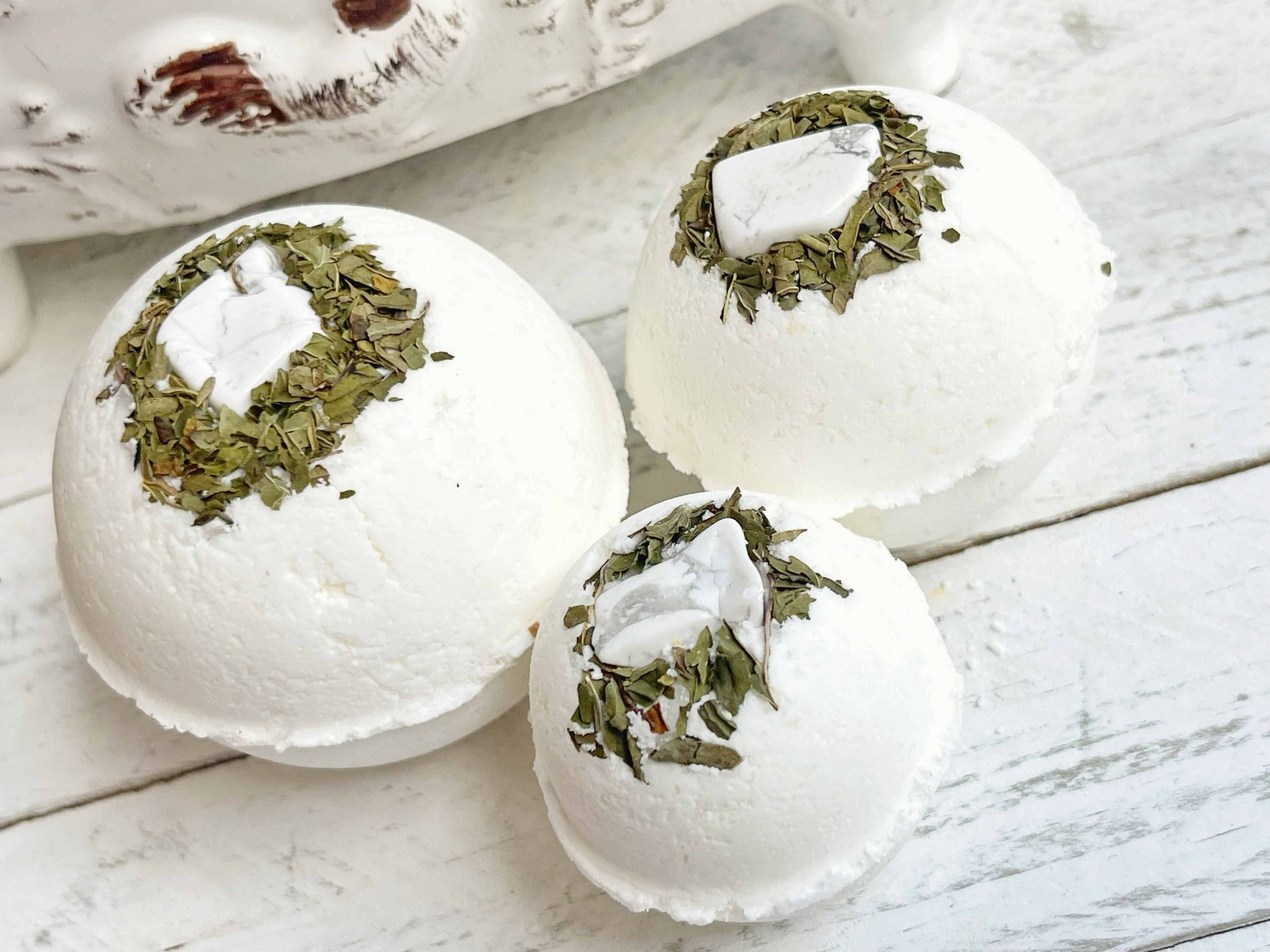 Mini Howlite & Peppermint Bath Bomb with Hemp Seed Oil | Handmade Dye-Free Bath Fizzy