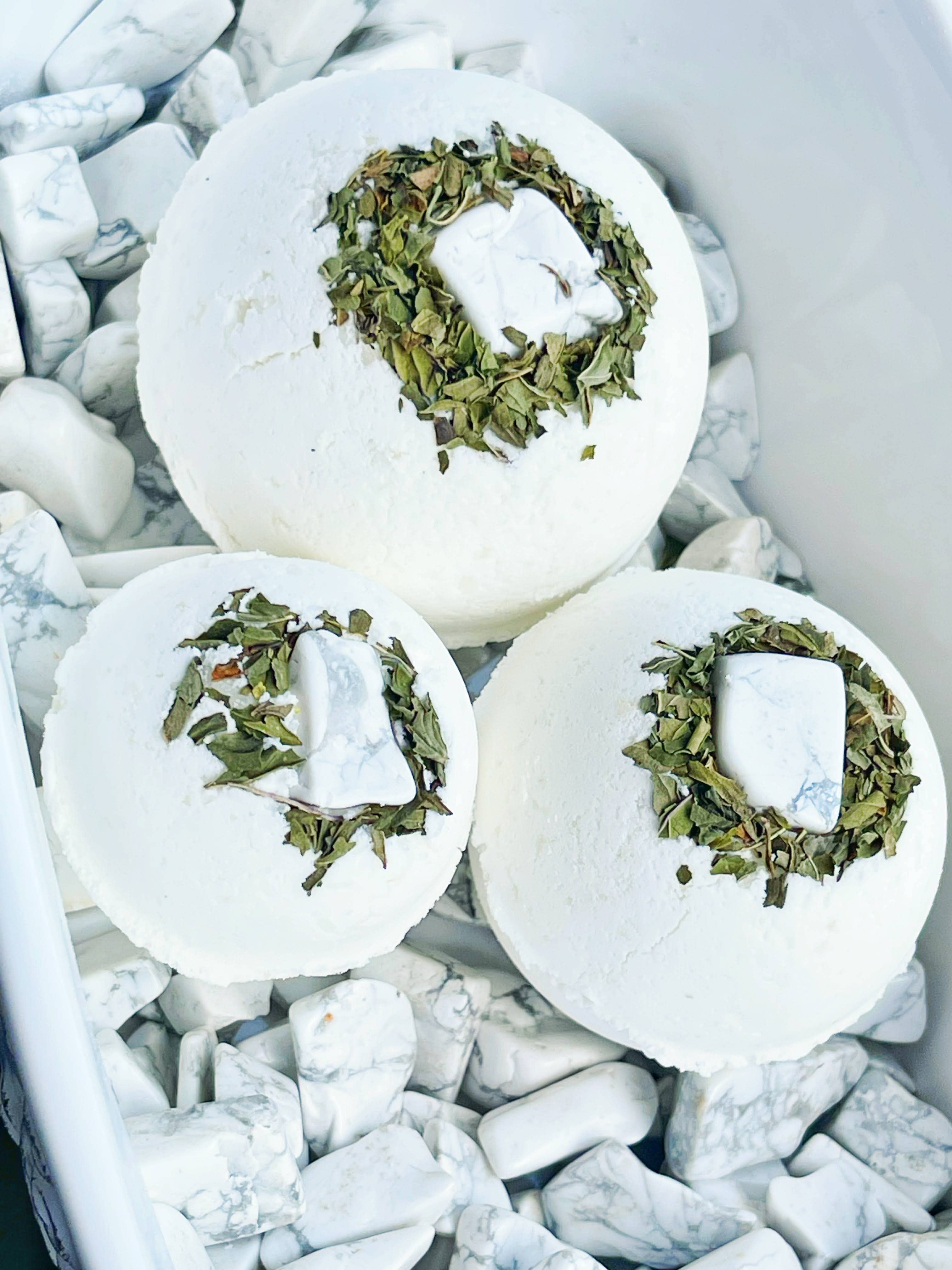 Mini Howlite & Peppermint Bath Bomb with Hemp Seed Oil | Handmade Dye-Free Bath Fizzy