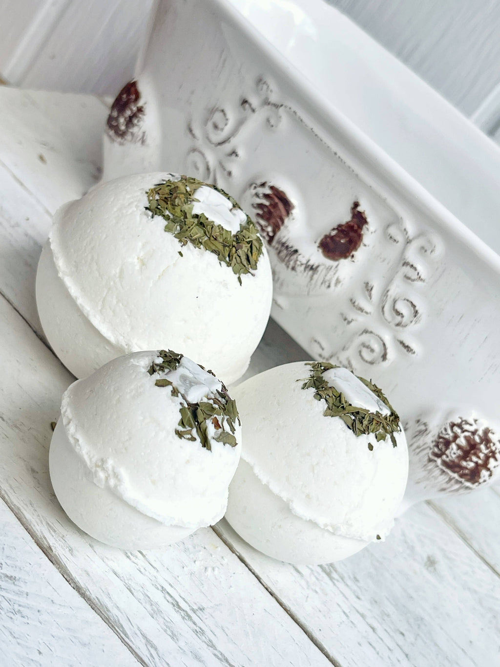 Mini Howlite & Peppermint Bath Bomb with Hemp Seed Oil | Handmade Dye-Free Bath Fizzy