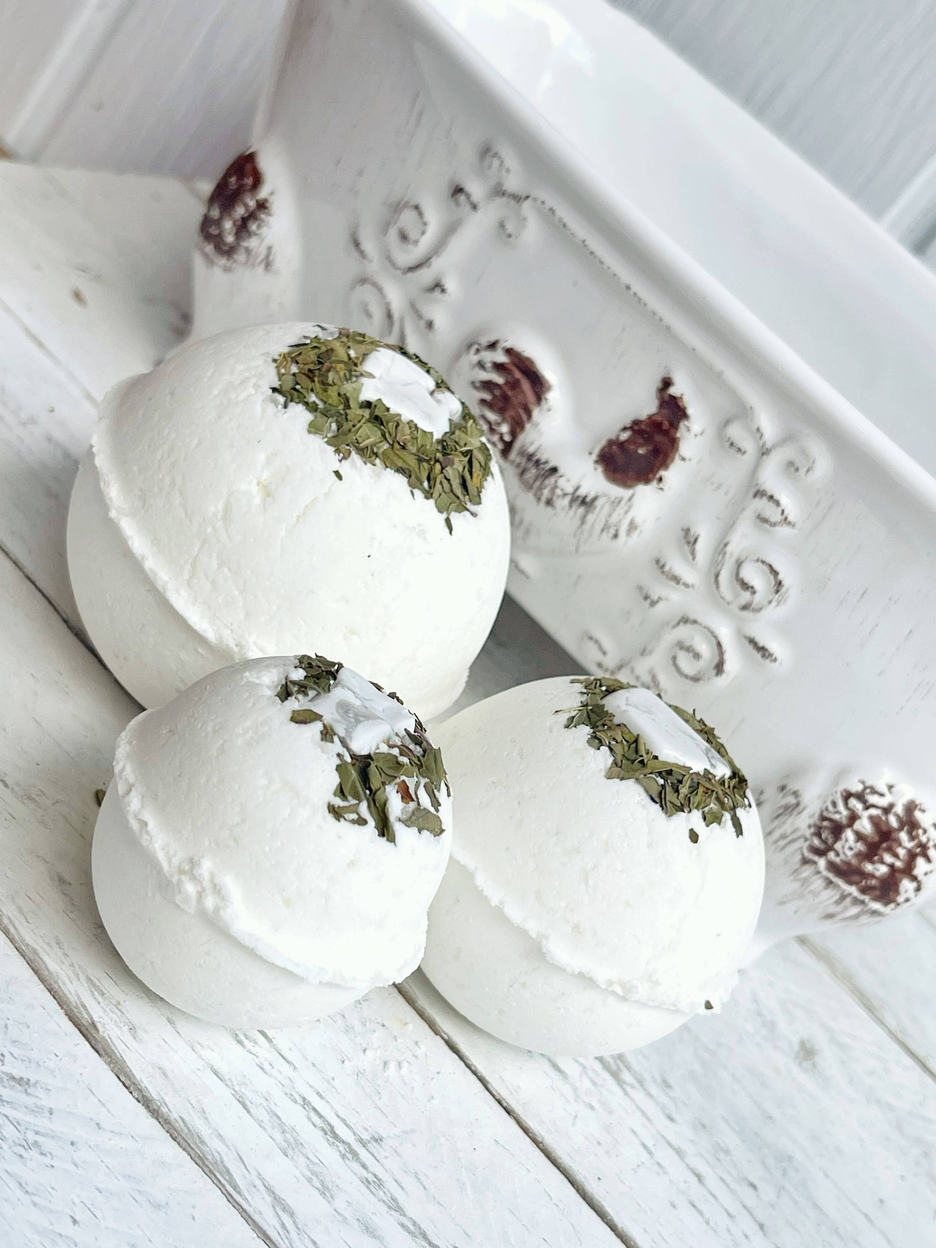 Mini Howlite & Peppermint Bath Bomb with Hemp Seed Oil | Handmade Dye-Free Bath Fizzy